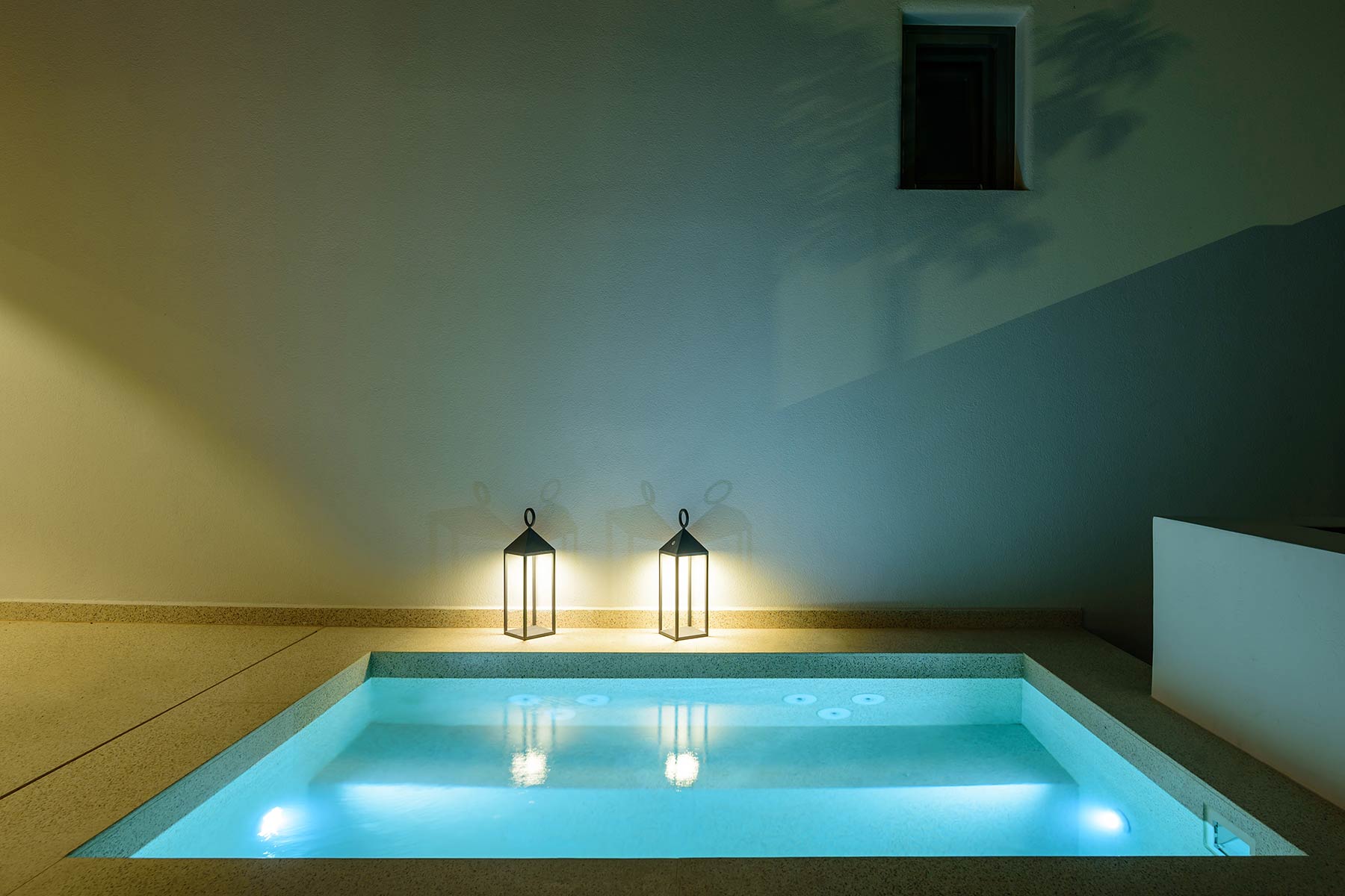 Sokaki Residence avec Piscine Plongeante